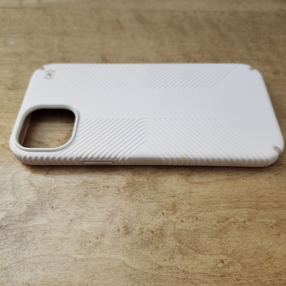 Speck Presidio2 Grip Magsafe Case For Apple iPhone 14 Plus/15 Plus Nimbus Pink - Picture 6 of 7